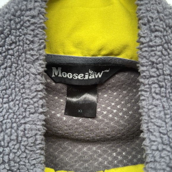 Moosejaw Men’s Gray Jacket with Yellow Trim - Picture 3 of 9
